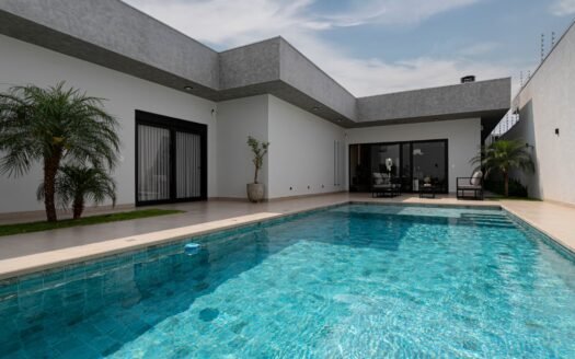 Casa mobiliada com piscina – Jardim Cidade Monções em Maringá