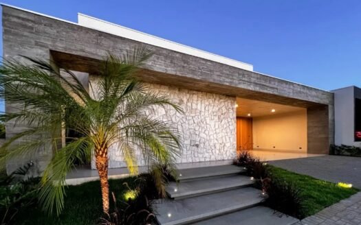 Casa no condomínio Green Park com piscina e 3 suítes