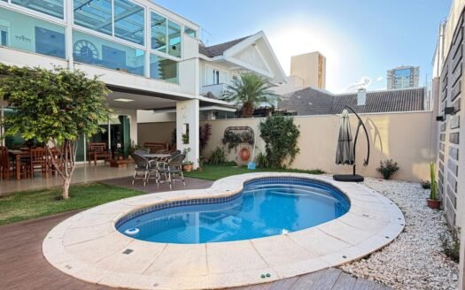 Casa com 4 suítes no Condomínio Residencial