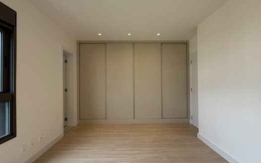Apartamento com 3 dormitórios e 2 vagas, Zona 3, Maringá