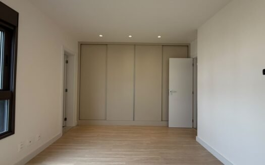 Apartamento com 3 dormitórios e 2 vagas, Zona 3, Maringá