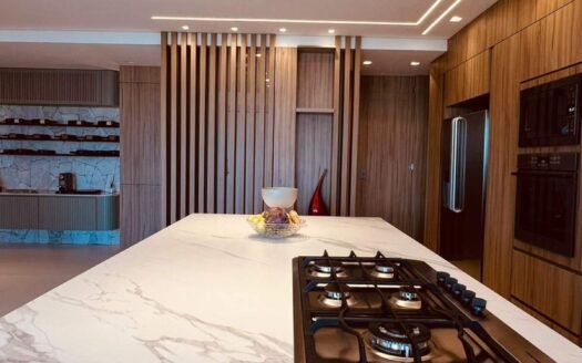 Apartamento com 3 suítes e 3 vagas na zona 3 em Maringá