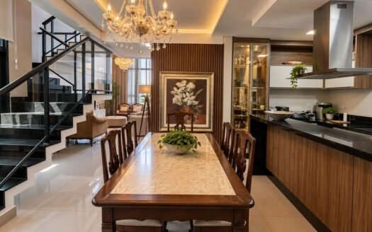 Casa com 4 suítes no Jd. Cidade Monções em Maringá