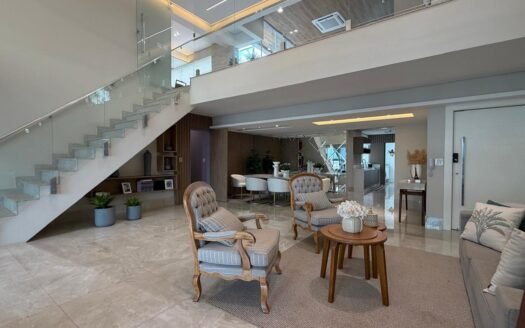 Cobertura duplex com 3 suítes e 4 vagas na região central de Maringá